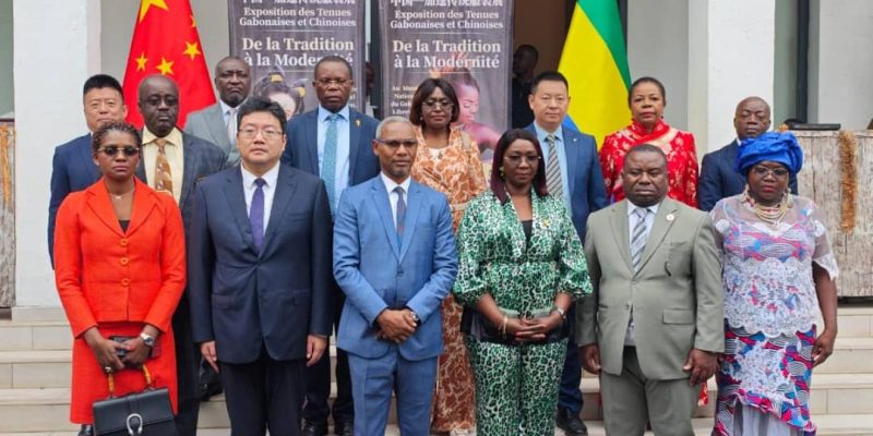Coopération culturelle : le Musée national accueille une exposition sur les tenues traditionnelles gabonaises et chinoises